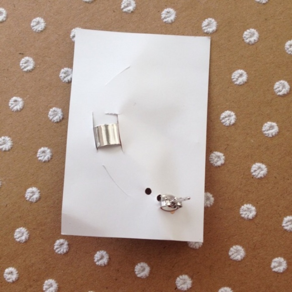 Ear Cuff Spike - Picture 2 of 2